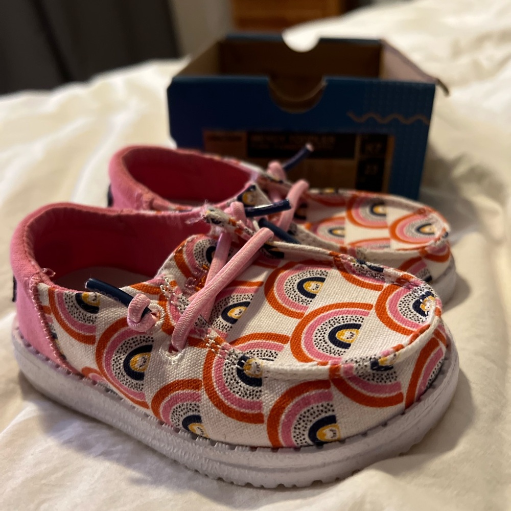 Toddler 7 Hey Dude Rainbow Girls Size 7 Shoe